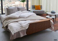 CANAPE DESIGN DANOIS AVEC ACCOUDOIRS EN NOYER ET TEXTILE GRIS LONG HORN PAR INNOVATION LIVING