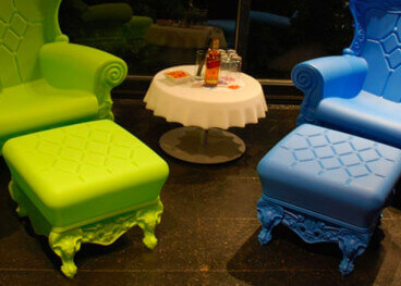 POUF OU REPOSE PIED DESIGN BAROQUE EN POLYETHYLENE 13 COULEURS - LITTLE PRINCE OF LOVE PAR SLIDE