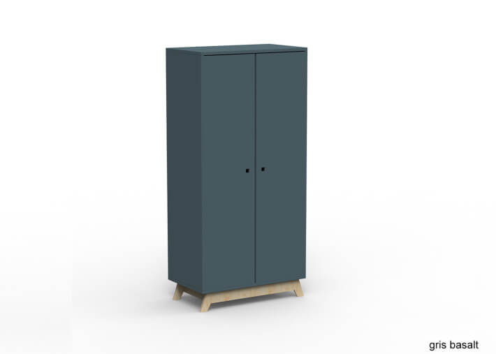 ARMOIRE 2 PORTES AVEC PENDERIE ET 6 ETAGERES - 26 COLORIS ET PIEDS EN BOULEAU - MADAVIN PAR MATHY BY BOLS