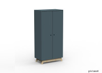 ARMOIRE 2 PORTES AVEC PENDERIE ET 6 ETAGERES - 26 COLORIS ET PIEDS EN BOULEAU - MADAVIN PAR MATHY BY BOLS