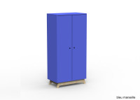ARMOIRE 2 PORTES AVEC PENDERIE ET 6 ETAGERES - 26 COLORIS ET PIEDS EN BOULEAU - MADAVIN PAR MATHY BY BOLS