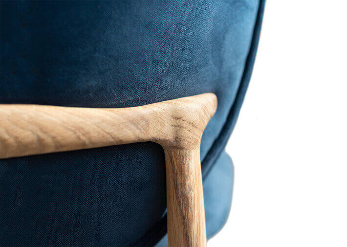 CHAISE DE TABLE EN CHENE FRENE OU NOYER ET TEXTILE COLORE - HOYA PAR SZYSZKA DESIGN
