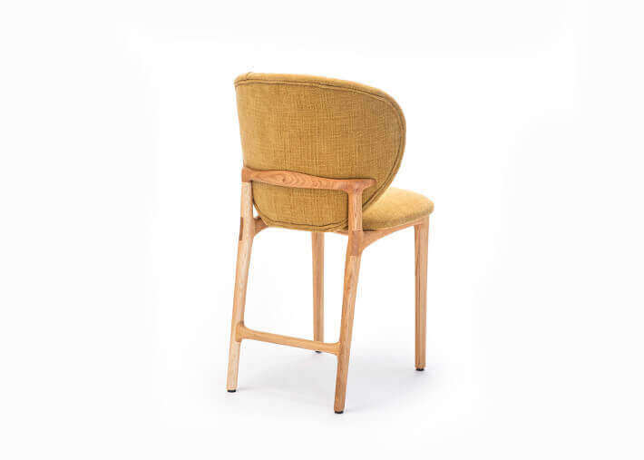CHAISE DE TABLE EN CHENE FRENE OU NOYER ET TEXTILE COLORE - HOYA PAR SZYSZKA DESIGN
