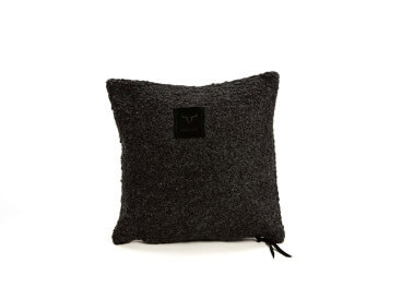 COUSSIN DECORATIF BLANC OU ANTHRACITE 4 TAILLES EN TISSU BOUCLETTE PAR STUDIO SABATIER 2
