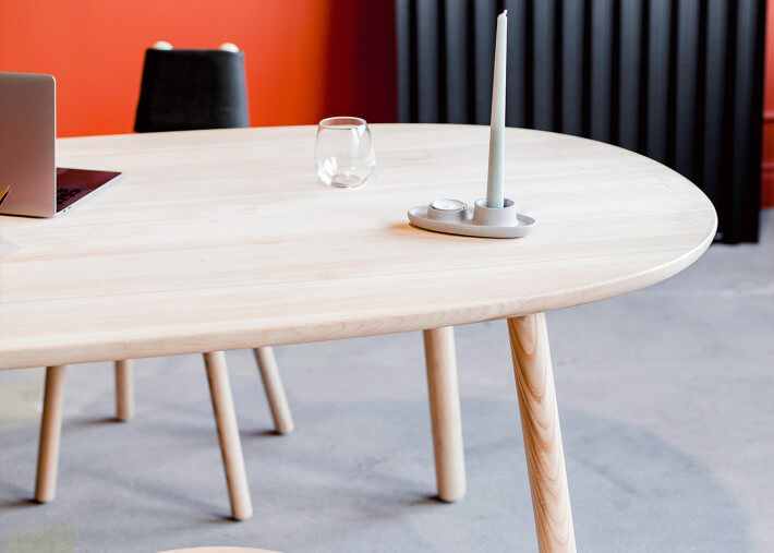 TABLE DE REPAS DESIGN SCANDINAVE EN FRENE NATUREL HUILE - 180x90 - NAIVE PAR EMKO
