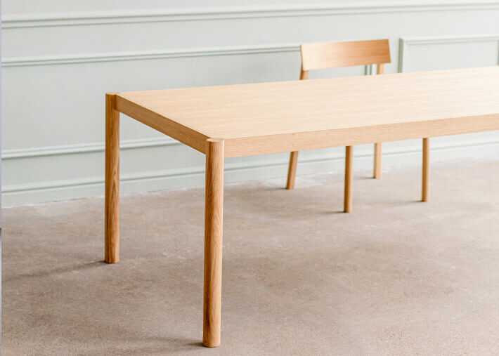 TABLE DE REPAS DESIGN SOBRE ET INTEMPOREL EN CHENE - L 160 OU 180 - CITIZEN PAR EMKO