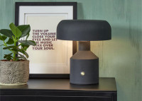 LAMPE A POSER DECORATIVE EN METAL NOIR SABLE OU TERRACOTTA - PORTO PAR IT'S ABOUT ROMI