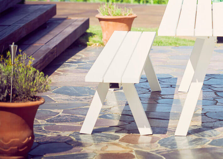 BANC DE JARDIN DESIGN EN ALUMINIUM BLANC 3 METRES DE LONG - AXIS PAR JANKURTZ