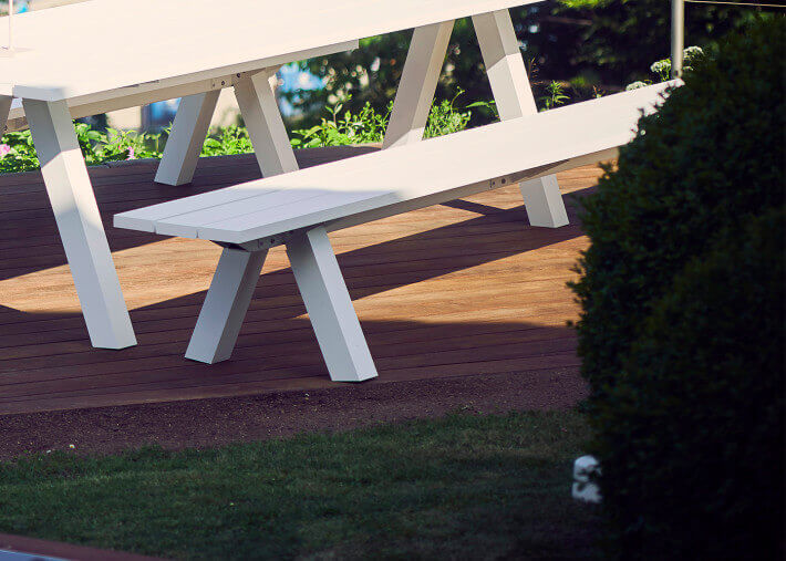 BANC DE JARDIN DESIGN EN ALUMINIUM BLANC 3 METRES DE LONG - AXIS PAR JANKURTZ