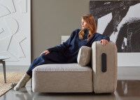 CANAPE LIT EPAIS ET CONFORTABLE BLEU OU GRIS AVEC PIEDS EN METAL CHROME SUPREMAX PAR INNOVATION LIVING