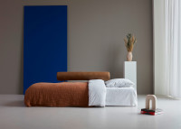 CANAPE DESIGN CONVERTIBLE EN LIT 80x210 EN TEXTILE OU SIMILI CUIR ET PIEDS CHROMES GHIA CHROME - INNOVATION LIVING