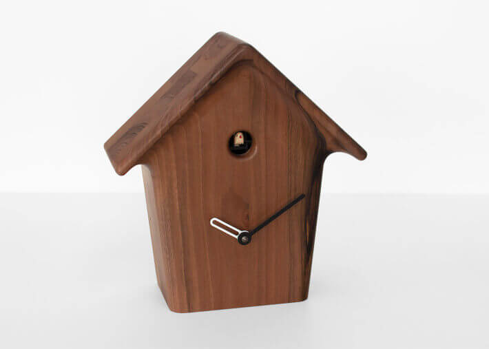 HORLOGE A COUCOU EN BOIS DE NOYER NATUREL - MOCHI MOCHI PAR PROGETTI