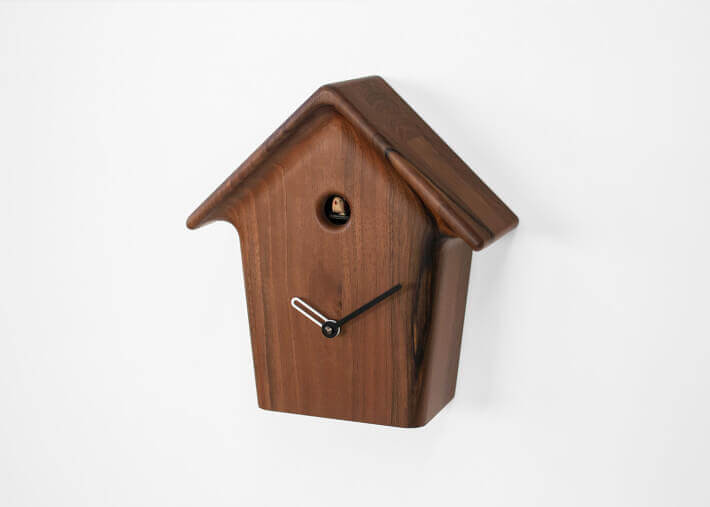 HORLOGE A COUCOU EN BOIS DE NOYER NATUREL - MOCHI MOCHI PAR PROGETTI
