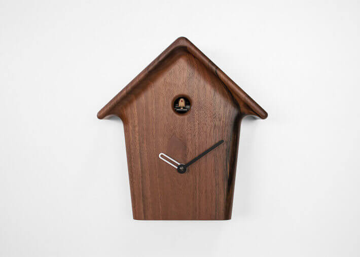 HORLOGE A COUCOU EN BOIS DE NOYER NATUREL - MOCHI MOCHI PAR PROGETTI