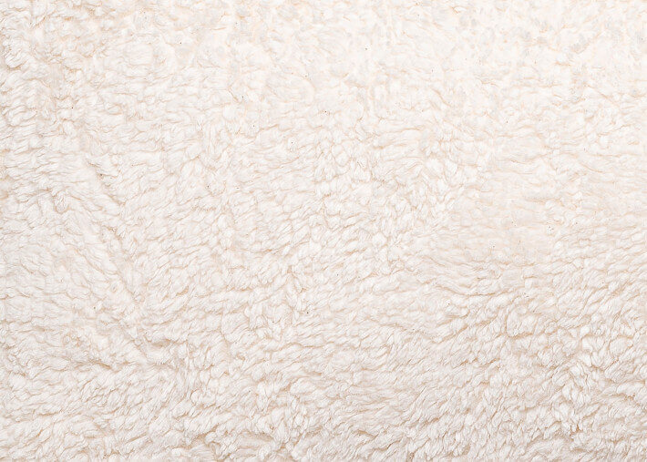 POUF CONFORTABLE D'INTERIEUR EN COTON BIO DOUX EFFET PELUCHE ECRUE ET BILLES EPS - ARM-STRONG TEDDY - TRIMM COPENHAGEN