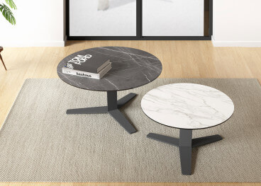 TABLE BASSE FORME RONDE OU CARREE EN CERAMIQUE 10 COULEURS ET PIEDS TRIPODE ACIER LAQUE - PELICCAN MINI PAR CANCIO