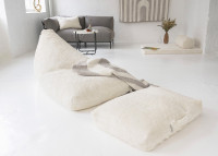 POUF CONFORTABLE D'INTERIEUR EN COTON BIO DOUX EFFET PELUCHE ECRUE ET BILLES EPS - ARM-STRONG TEDDY - TRIMM COPENHAGEN