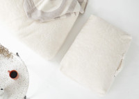 POUF CONFORTABLE D'INTERIEUR EN COTON BIO DOUX EFFET PELUCHE ECRUE ET BILLES EPS - ARM-STRONG TEDDY - TRIMM COPENHAGEN