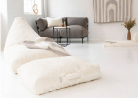 POUF CONFORTABLE D'INTERIEUR EN COTON BIO DOUX EFFET PELUCHE ECRUE ET BILLES EPS - ARM-STRONG TEDDY - TRIMM COPENHAGEN