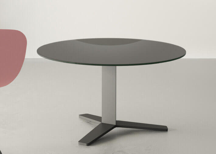 TABLE BASSE FORME RONDE OU CARREE EN VERRE TREMPE 5 COULEURS ET PIEDS TRIPODE EN ACIER - PELICCAN MINI PAR CANCIO