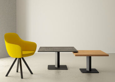 TABLE BASSE AVEC PLATEAU CARRE EN STRATIFIE 6 COULEURS ET PIED EN ACIER 4 COULEURS - IBERO MINI PAR CANCIO