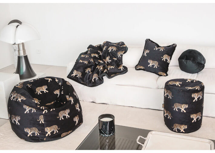 COUSSIN DECORATIF EN VELOURS NOIR MOTIF TIGRE 45x45 - SAVANE PAR MX HOME