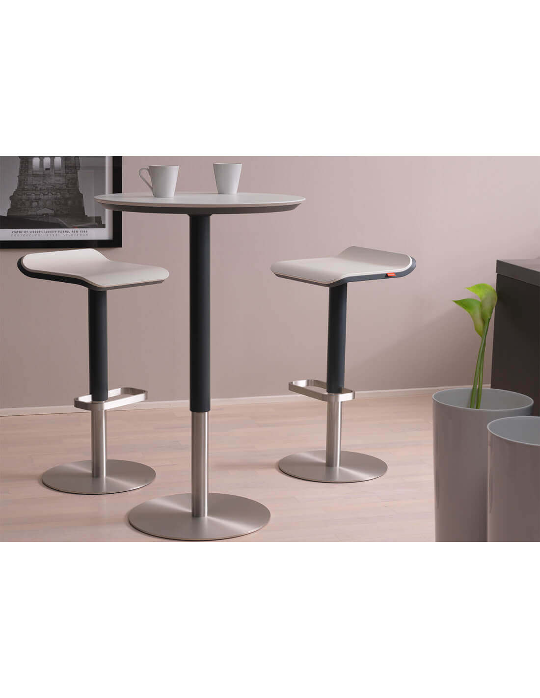 Un tabouret de bar ED au design épuré