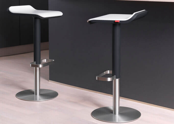Tabouret de bar pivotant et reglable en hauteur...