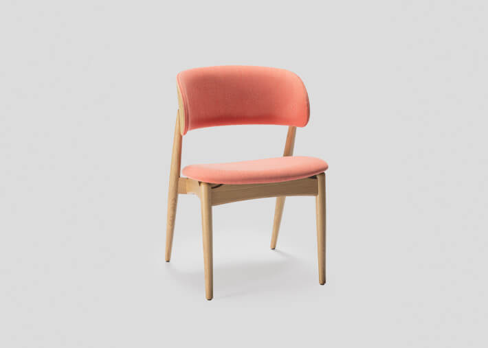 Chaise moderne et tendance en frene et tissu ou...