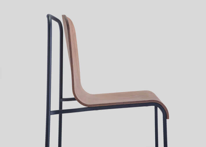Chaise originale en metal et contreplaque de...