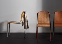 Chaise originale en metal et contreplaque de frene - mue par livoni