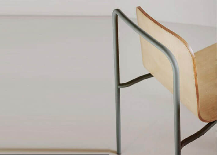 Chaise originale en metal et contreplaque de...