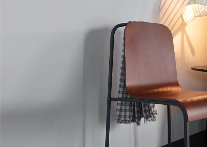 Chaise originale en metal et contreplaque de...
