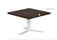 Table basse plateau stratifie et pied tripode Peliccan mini par Cancio