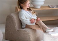 Chaise orignale pour enfant en peluche chair par wigiwama