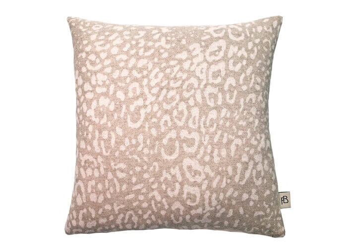 Coussin Sahara en cachemire motif léopard beige Franz Barth