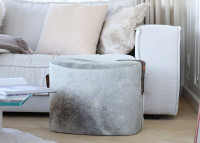 pouf original en peau de vache avec anse en cuir - Natures collection