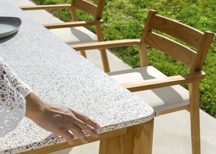 Table de repas de jardin en teck et terrazzo...