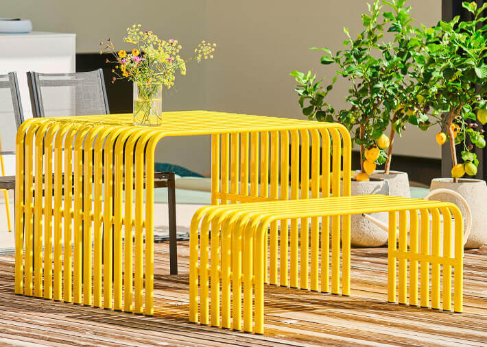 Banc de jardin original en acier laqué jaune -...
