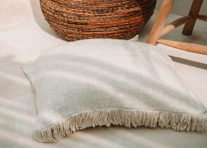 Housse de coussin carre crème à franges - Oh My...
