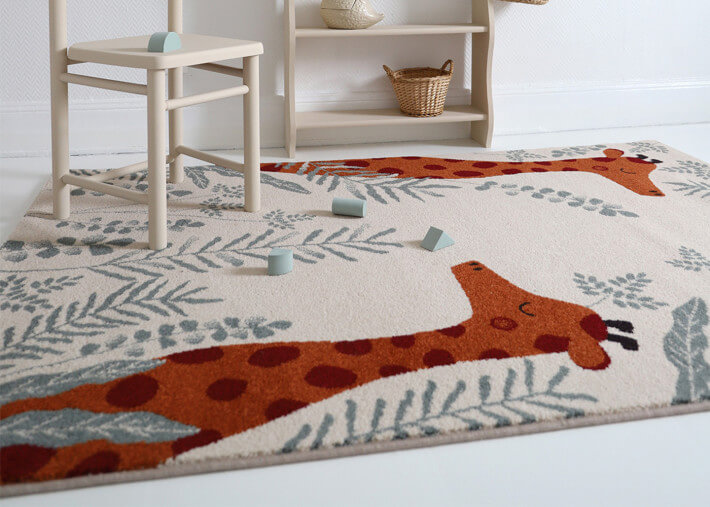 Tapis enfant theme girafes beige orange et vert...
