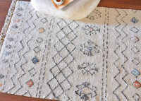 Tapis ivoire et motifs multicolores seabert - the rug republic