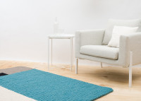 Tapis en billes de laine bleu turquoise noir gris blanc - Cube MyFelt