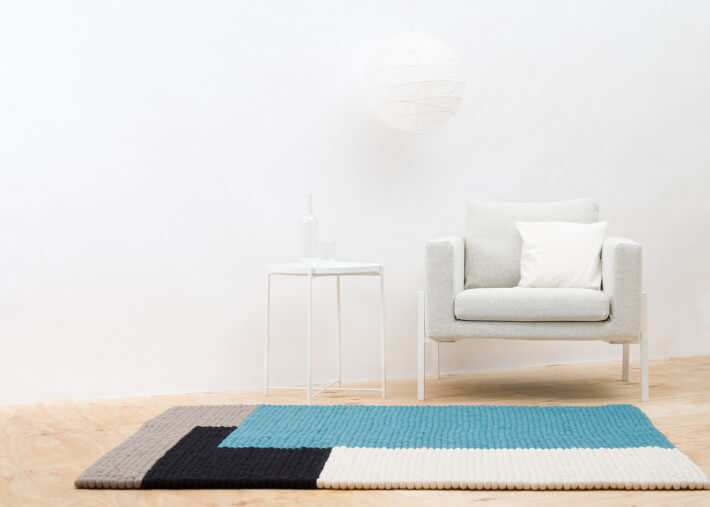 Tapis en billes de laine bleu turquoise noir...