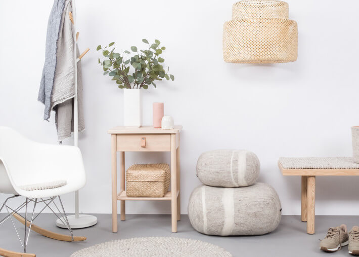Pouf galet moderne et stylé en laine beige...