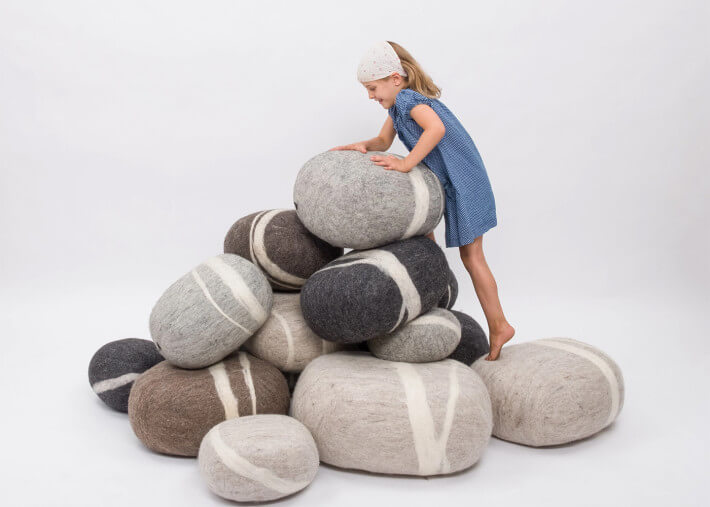 Pouf galet moderne et stylé en laine beige...