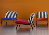 Fauteuil design en tissu rouge orange bleu - Vikko Innovation living
