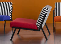 Fauteuil design en tissu rouge orange bleu - Vikko Innovation living