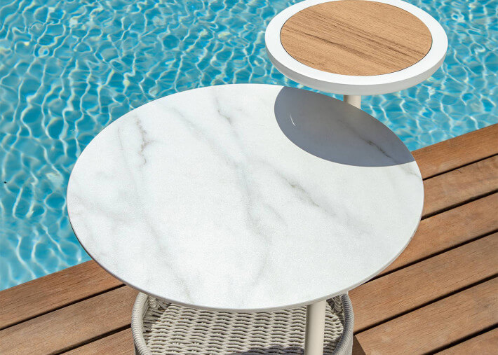 Table d appoint en teck et grès blanc taupe ou...
