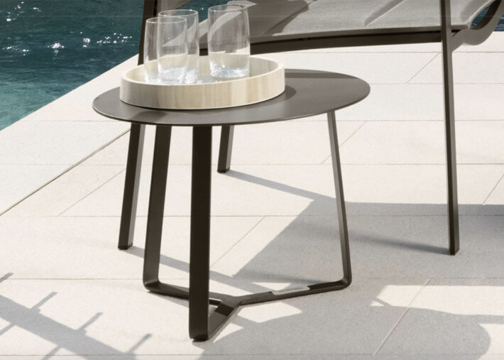 Table d'appoint en aluminium blanc taupe ou...
